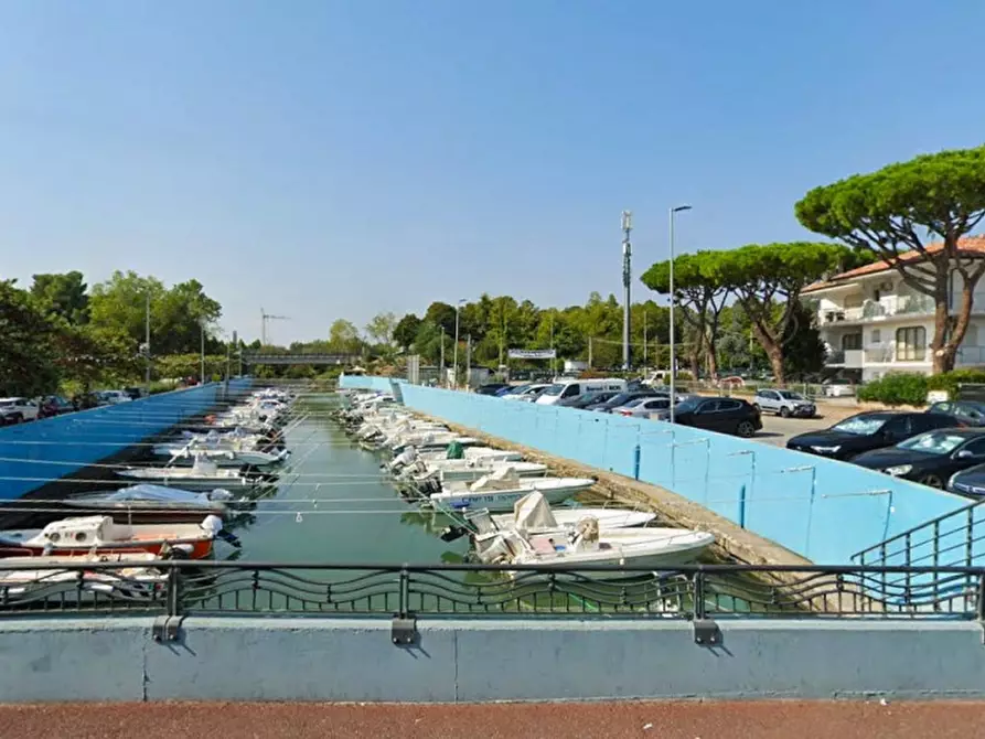 Immagine 1 di Appartamento in vendita  in Viale Ciceruacchio a Riccione