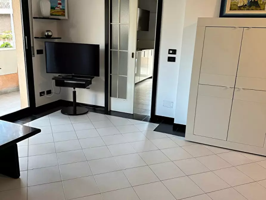 Immagine 8 di Appartamento in vendita  in Viale Ciceruacchio a Riccione