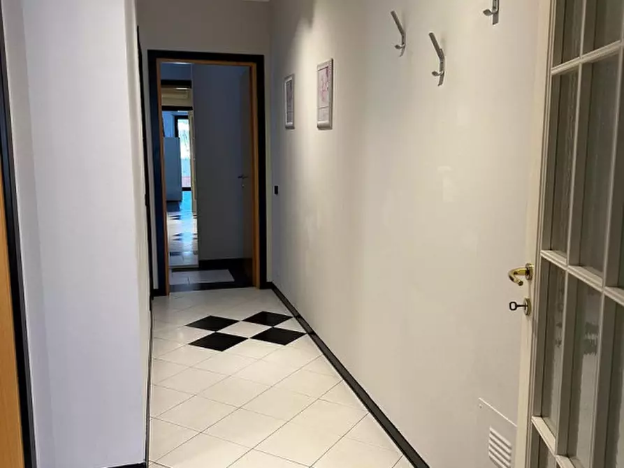 Immagine 10 di Appartamento in vendita  in Viale Ciceruacchio a Riccione