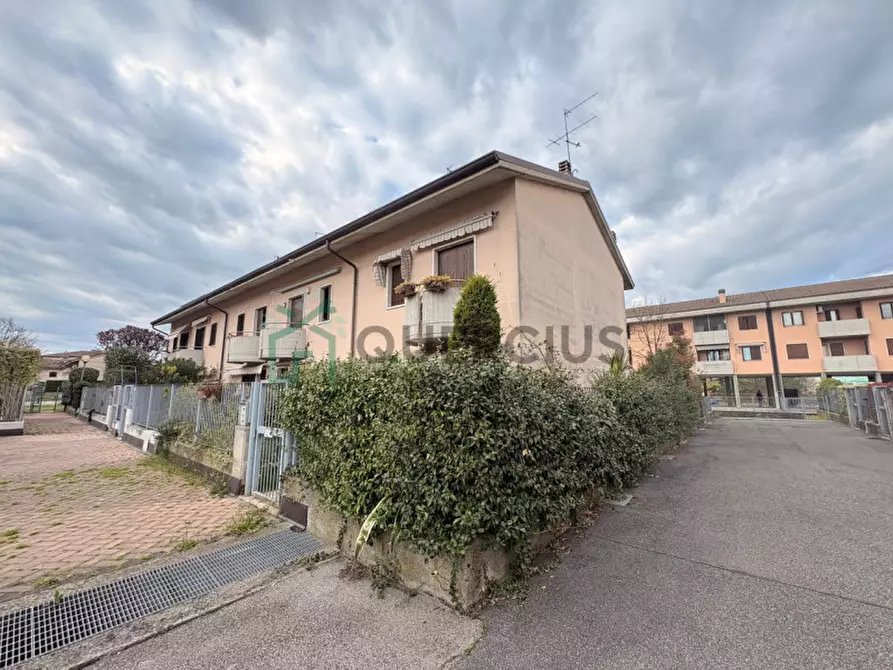 Immagine 2 di Villetta a schiera in vendita  in VIA DEGLI ALPINI a Castel D'azzano