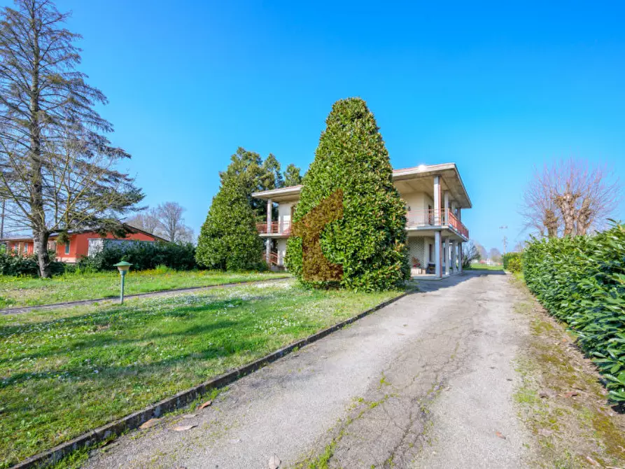 Immagine 1 di Villa in vendita  in località casalbarbato a Fontanellato