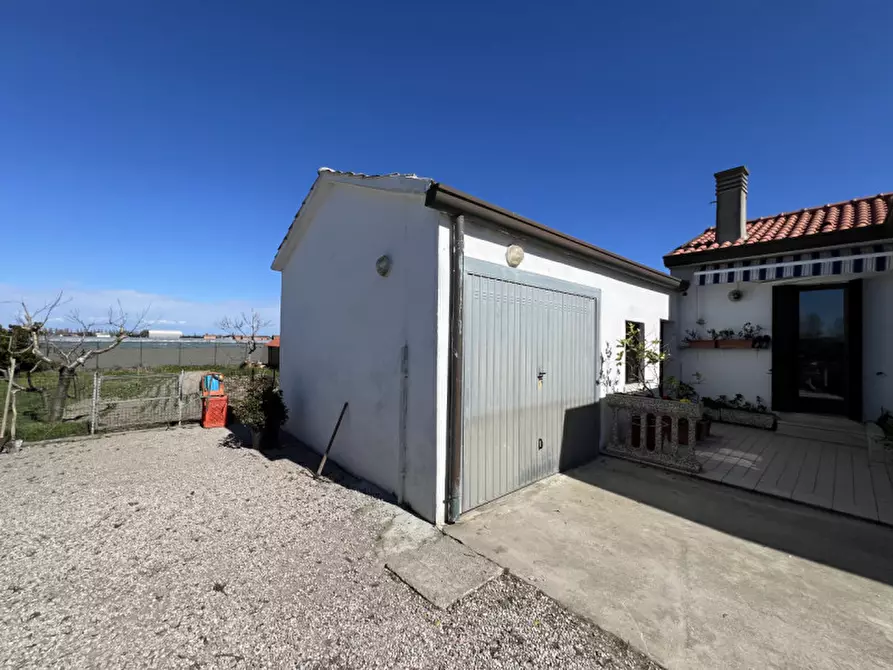 Immagine 11 di Casa indipendente in vendita  in Via Primo Maggio a Chioggia