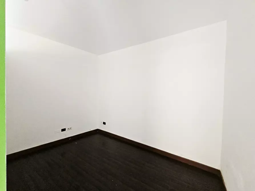 Immagine 3 di Negozio in affitto  in Via Camillo Benso Conte di Cavour a Este