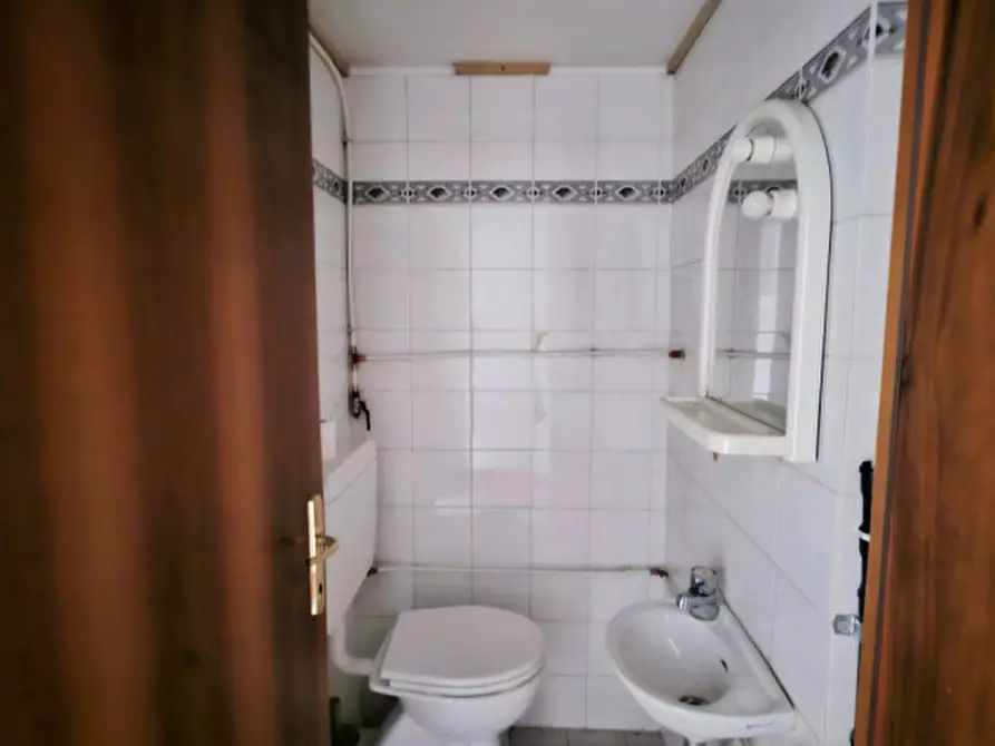 Immagine 6 di Negozio in affitto  in Via Camillo Benso Conte di Cavour a Este