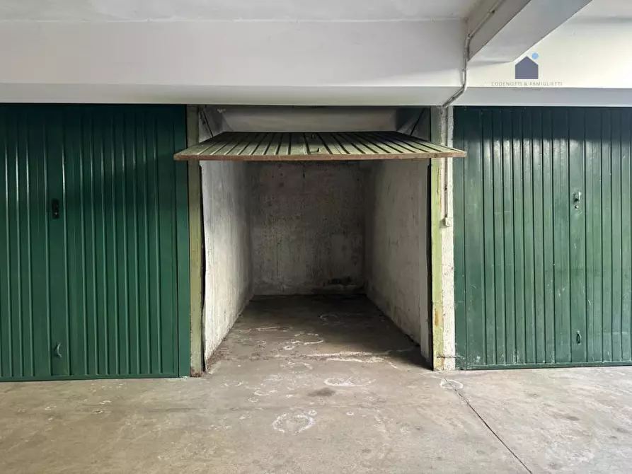 Immagine 2 di Garage in vendita  in Via Asti a Brescia