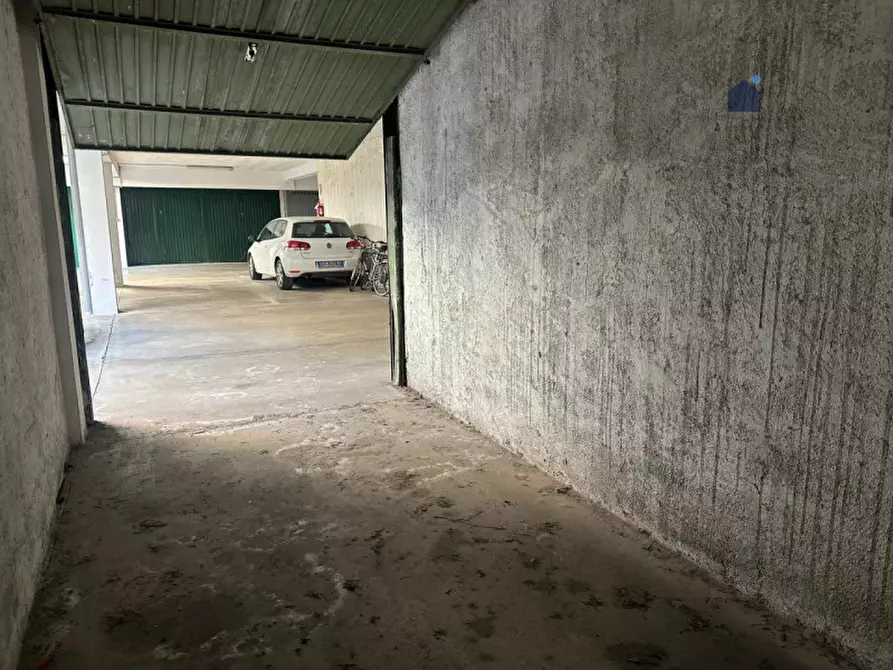 Immagine 7 di Garage in vendita  in Via Asti a Brescia