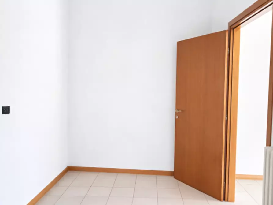 Immagine 10 di Ufficio in vendita  in VIA EMILIA 17 a Rimini