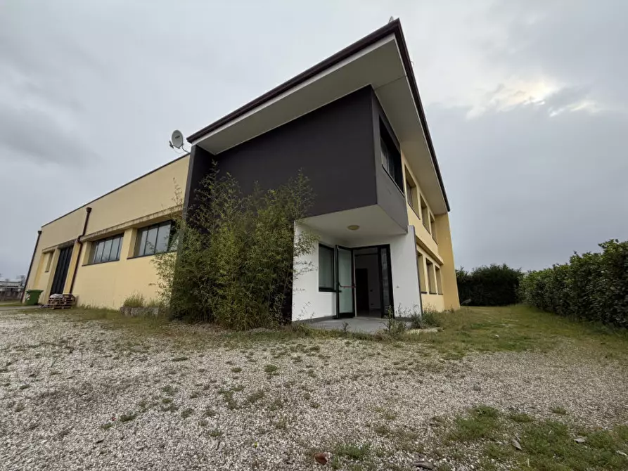 Immagine 2 di Capannone industriale in vendita  in Via Bacchiglione a Cervarese Santa Croce