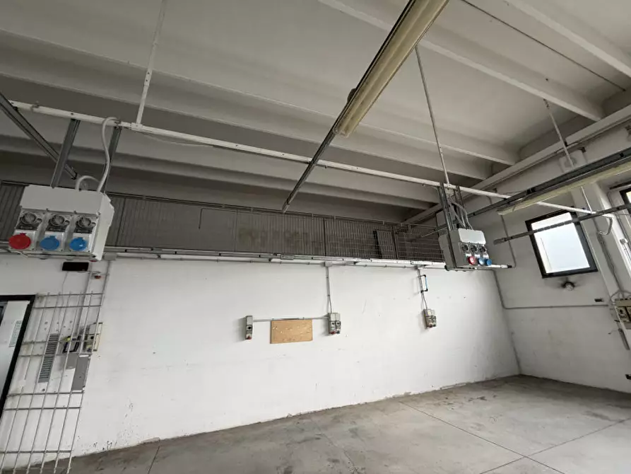 Immagine 5 di Capannone industriale in vendita  in Via Bacchiglione a Cervarese Santa Croce