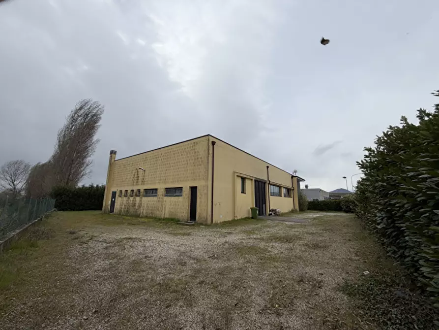 Immagine 26 di Capannone industriale in vendita  in Via Bacchiglione a Cervarese Santa Croce
