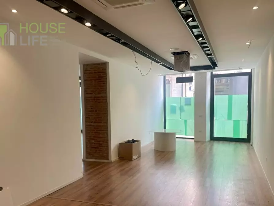 Immagine 3 di Attività commerciale in vendita  in Via Giosuè Carducci a Schio