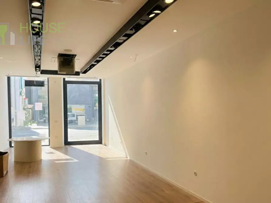 Immagine 7 di Attività commerciale in vendita  in Via Giosuè Carducci a Schio