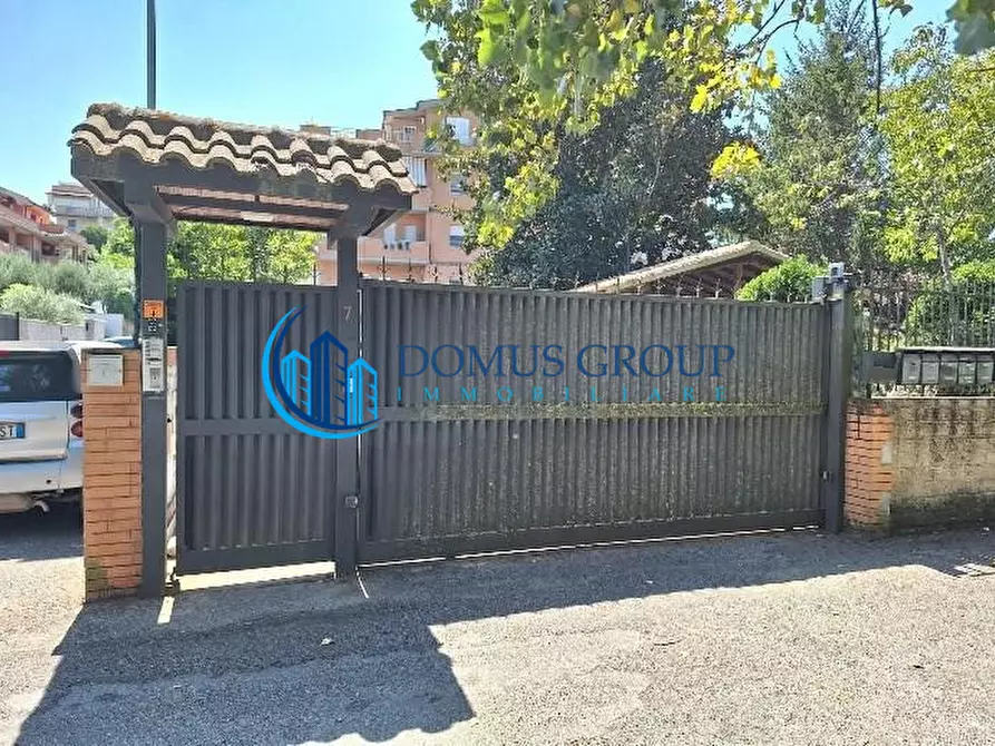 Immagine 3 di Appartamento in vendita  in Via Riviera d'Adda a Roma