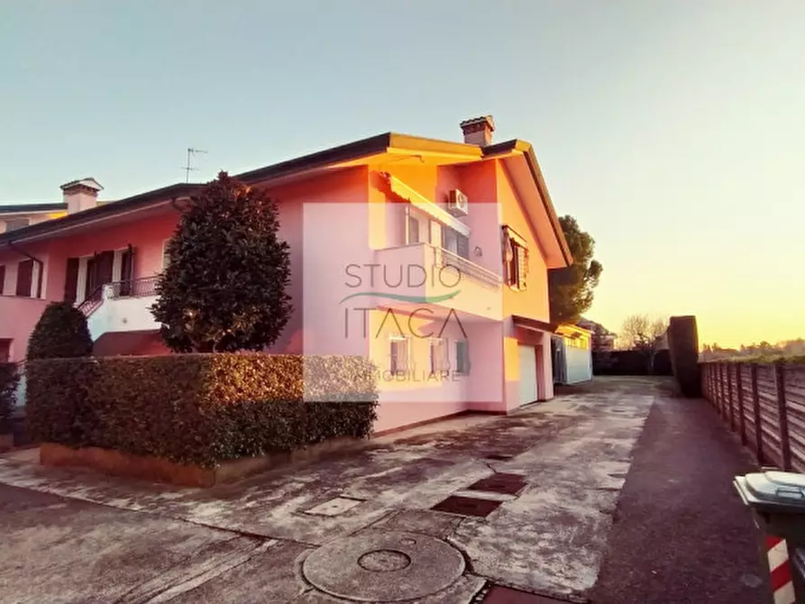 Immagine 4 di Casa bifamiliare in vendita  in via Polesine a Padova