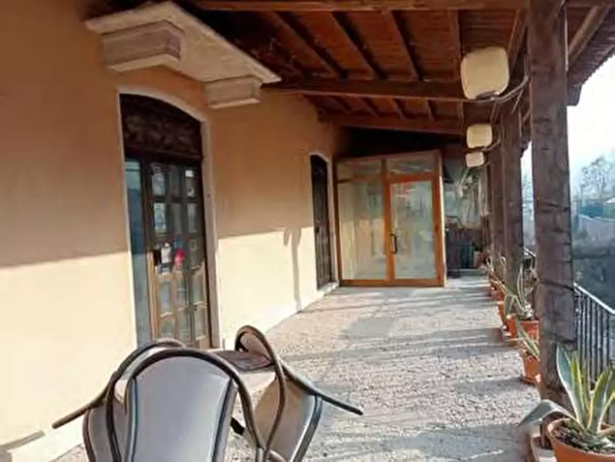 Immagine 7 di Negozio in vendita  in Via Chiesuola 2 a Grezzana