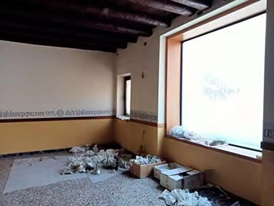 Immagine 17 di Negozio in vendita  in Via Chiesuola 2 a Grezzana