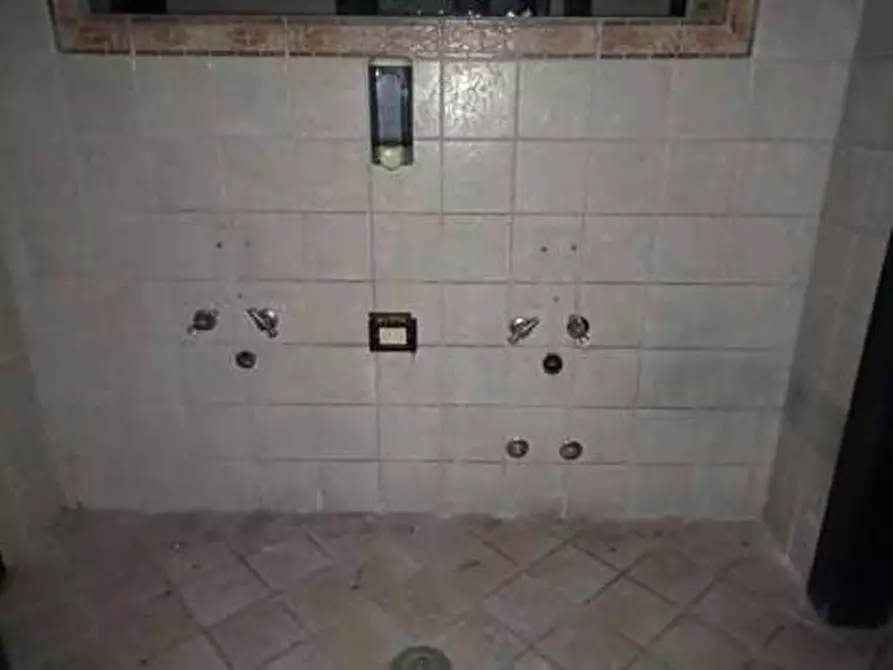 Immagine 20 di Negozio in vendita  in Via Chiesuola 2 a Grezzana