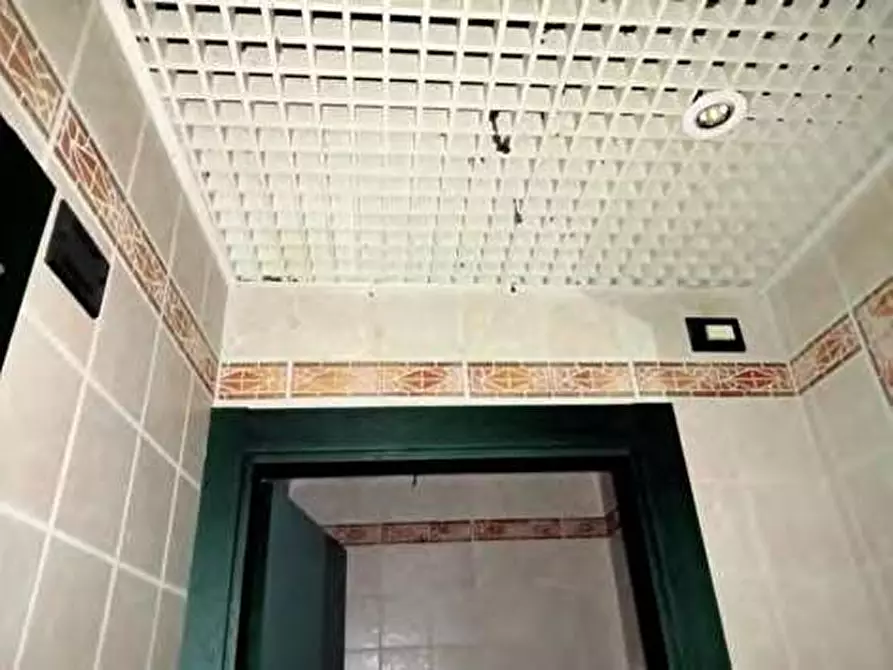 Immagine 21 di Negozio in vendita  in Via Chiesuola 2 a Grezzana