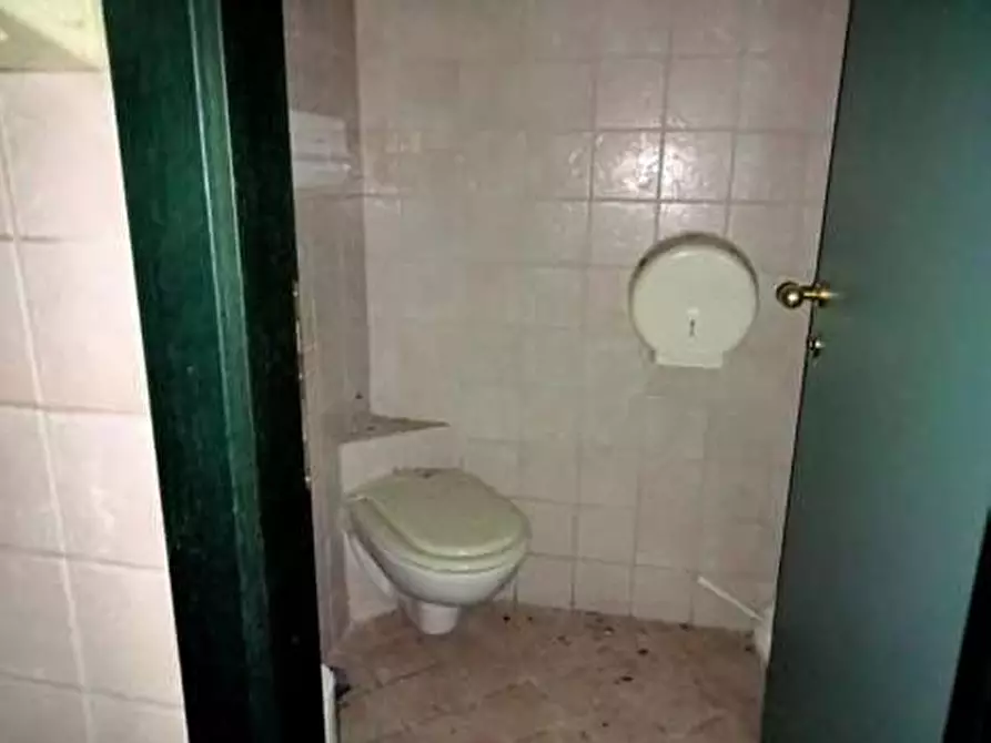 Immagine 22 di Negozio in vendita  in Via Chiesuola 2 a Grezzana