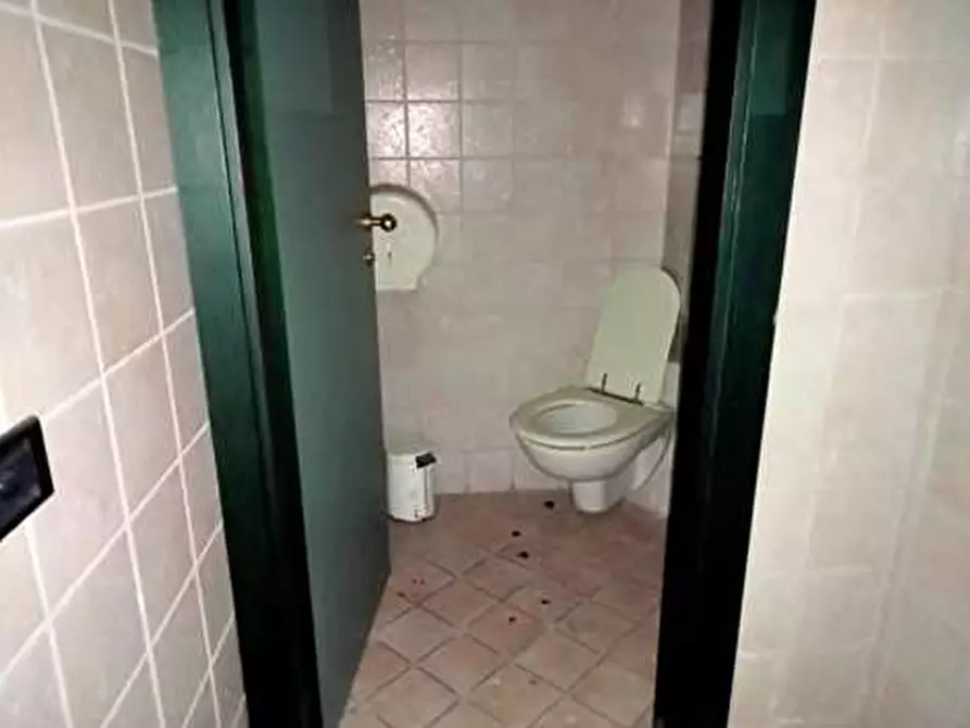 Immagine 23 di Negozio in vendita  in Via Chiesuola 2 a Grezzana