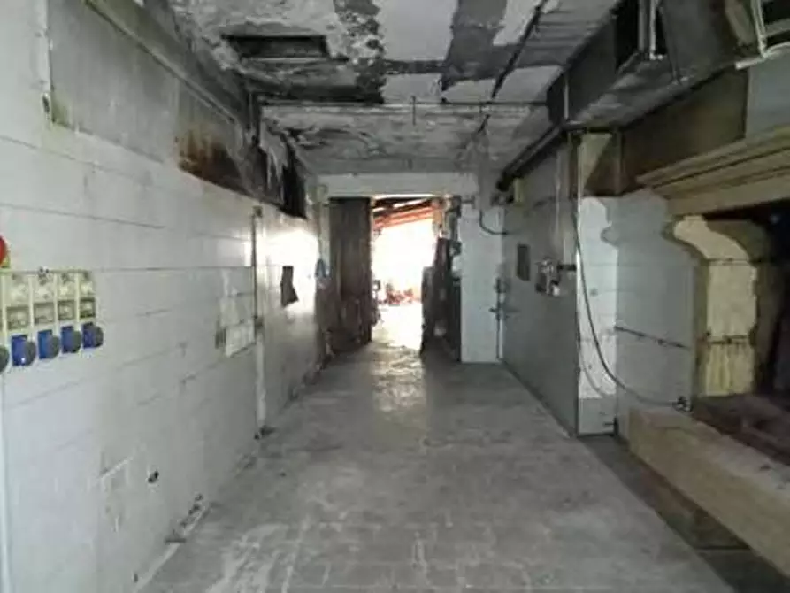 Immagine 24 di Negozio in vendita  in Via Chiesuola 2 a Grezzana