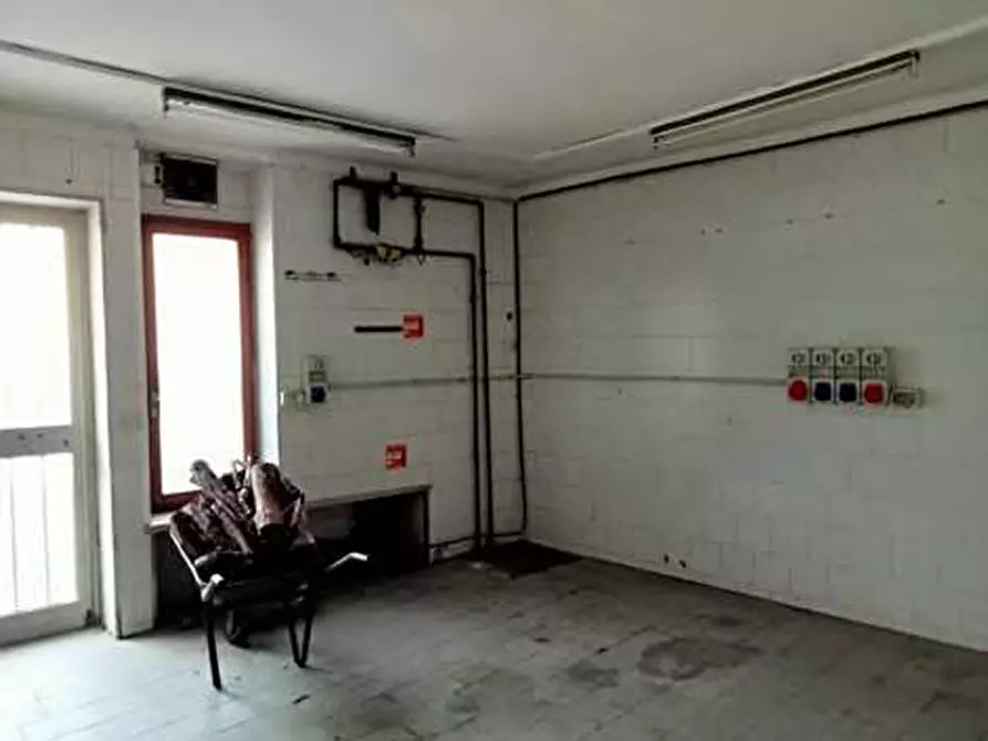 Immagine 27 di Negozio in vendita  in Via Chiesuola 2 a Grezzana
