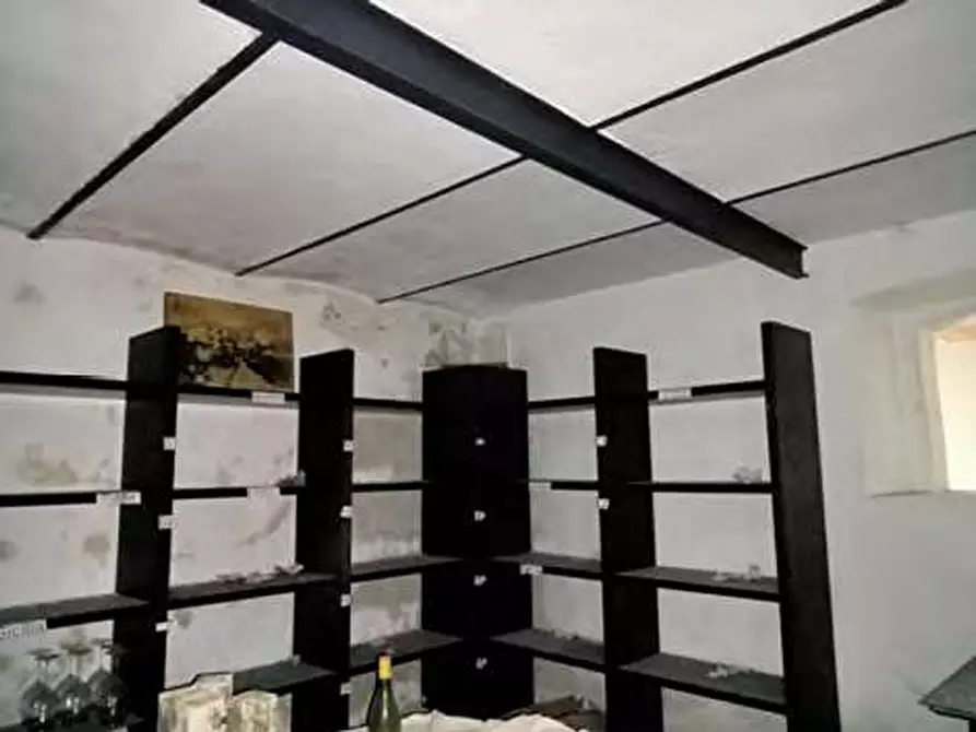 Immagine 35 di Negozio in vendita  in Via Chiesuola 2 a Grezzana