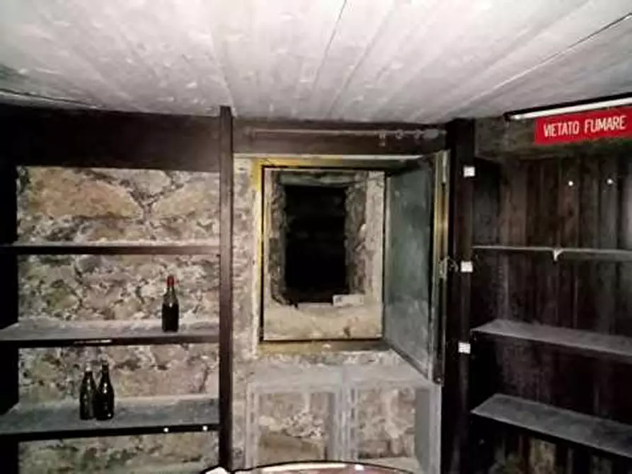 Immagine 36 di Negozio in vendita  in Via Chiesuola 2 a Grezzana