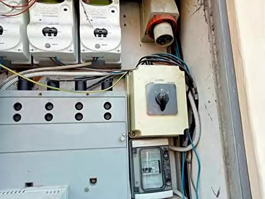 Immagine 39 di Negozio in vendita  in Via Chiesuola 2 a Grezzana