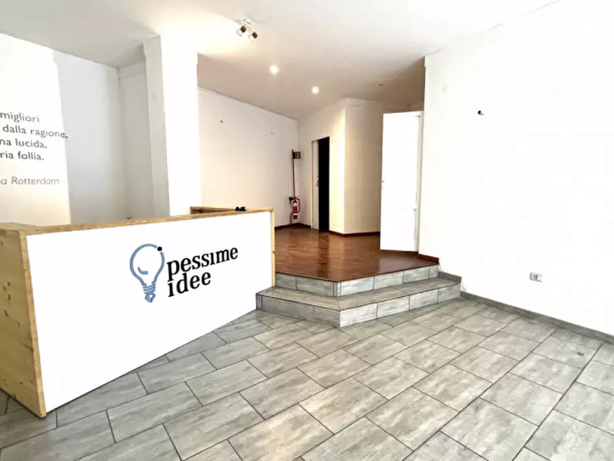 Immagine 2 di Negozio in vendita  in Via Antonio Serra a Roma