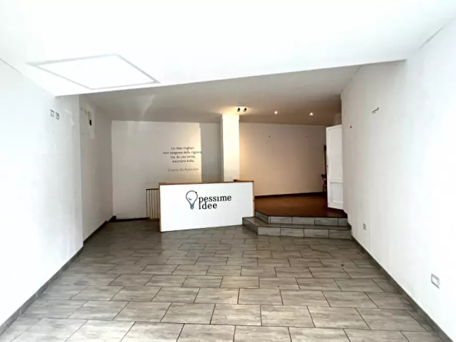 Immagine 3 di Negozio in vendita  in Via Antonio Serra a Roma