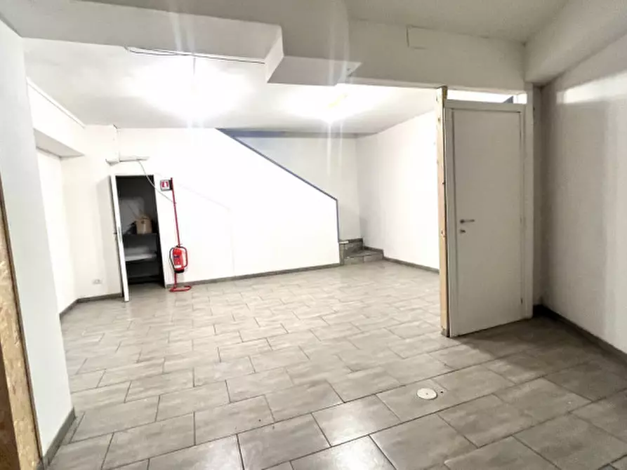 Immagine 7 di Negozio in vendita  in Via Antonio Serra a Roma