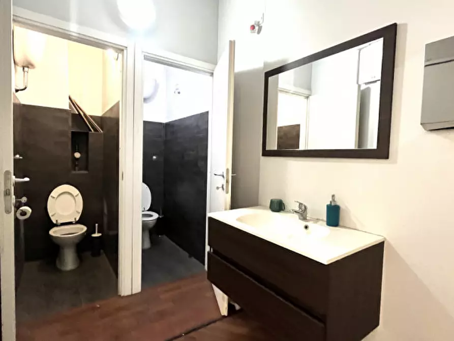 Immagine 9 di Negozio in vendita  in Via Antonio Serra a Roma