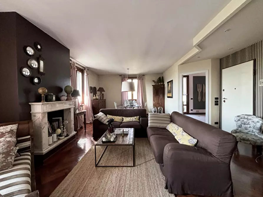 Immagine 1 di Appartamento in vendita  in Via Traversetolo, 326 a Parma