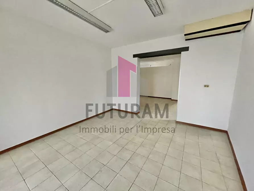 Immagine 2 di Negozio in affitto  a Marano Vicentino