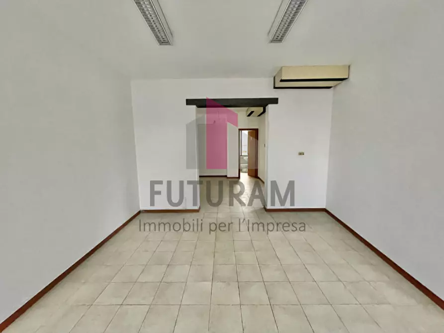 Immagine 4 di Negozio in affitto  a Marano Vicentino