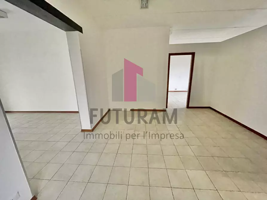 Immagine 11 di Negozio in affitto  a Marano Vicentino