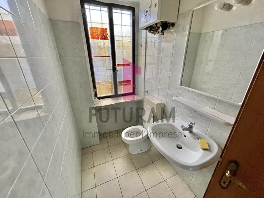 Immagine 25 di Negozio in affitto  a Marano Vicentino