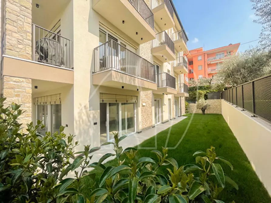 Immagine 4 di Appartamento in vendita  in Località Crosetta a Torri Del Benaco