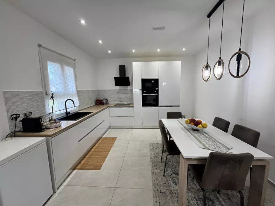 Immagine 5 di Appartamento in vendita  in via feleto a Coriano