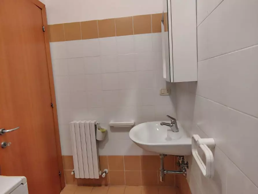 Immagine 7 di Appartamento in affitto  in Via Palmiro Togliatti a Ancona