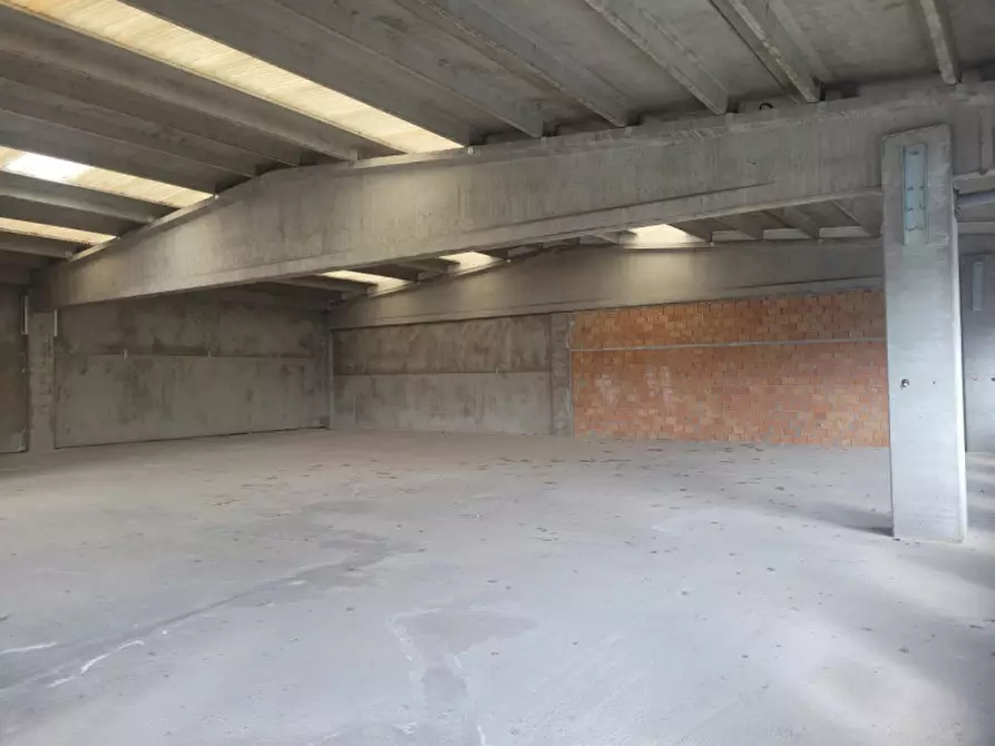 Immagine 6 di Ufficio in vendita  a Maranello