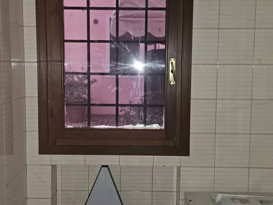 Immagine 9 di Ufficio in affitto  a Este