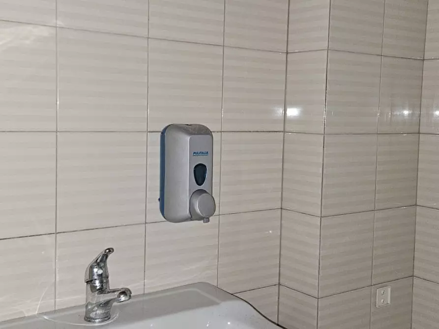 Immagine 11 di Ufficio in affitto  a Este