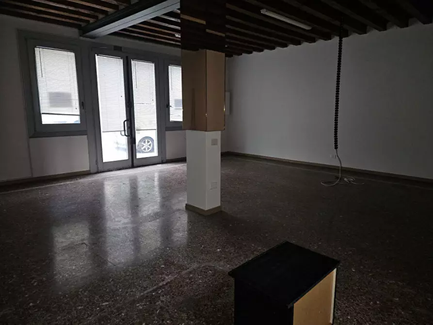 Immagine 13 di Ufficio in affitto  a Este