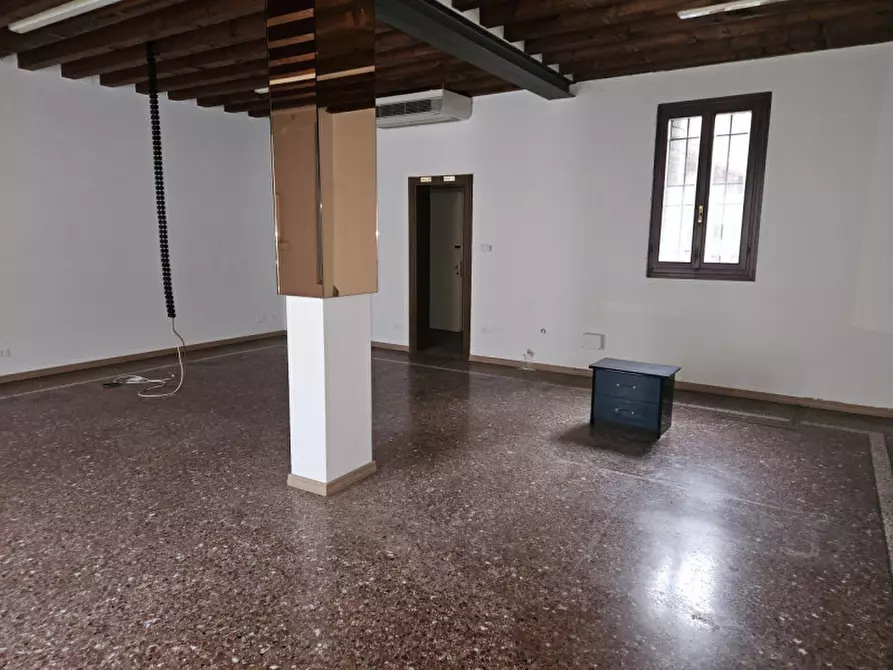 Immagine 14 di Ufficio in affitto  a Este