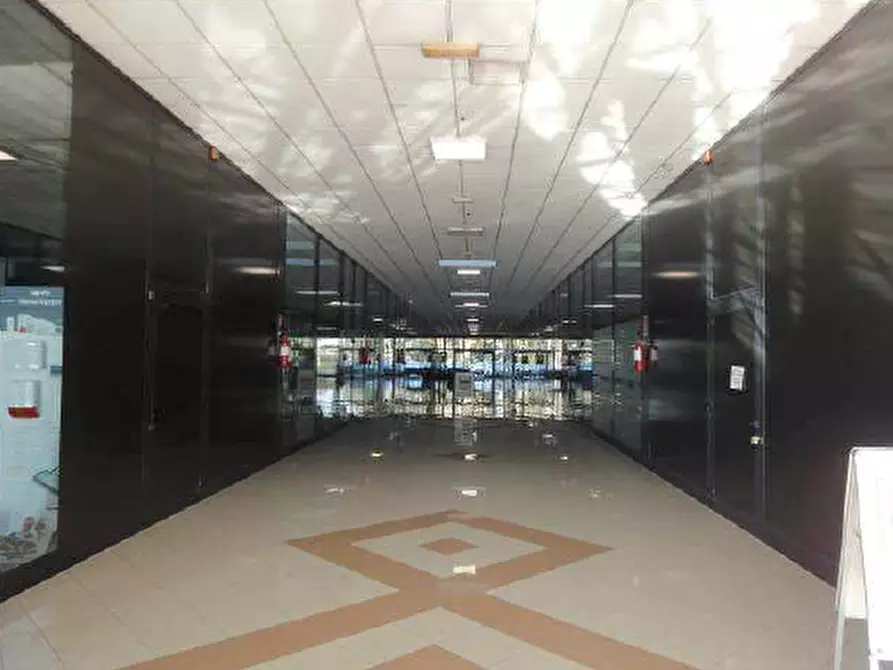 Immagine 2 di Negozio in vendita  in Via Venezia, 85 a Vigonza