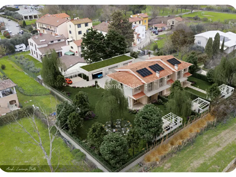 Immagine 1 di Villa in vendita  a Calenzano