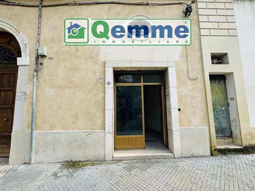 Immagine 1 di Negozio in vendita  in Via Dante Alighieri a San Cesario Di Lecce