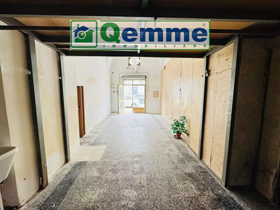 Immagine 7 di Negozio in vendita  in Via Dante Alighieri a San Cesario Di Lecce